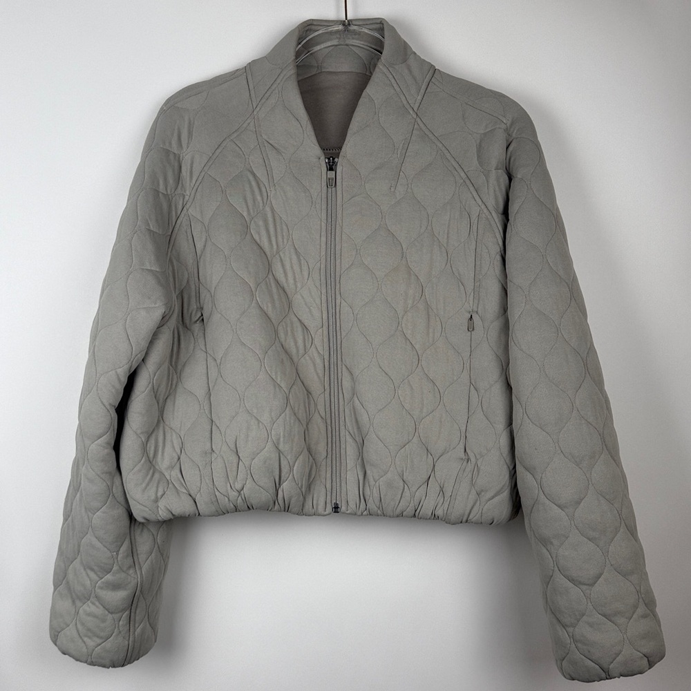 Lululemon Quilted Riverstone Taupe Bubble Shaped Cropped Bomber Jacket Size 8 - Picture 4 of 13
